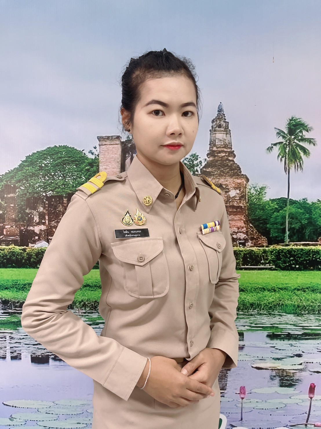 นางสาวไพลิน หมอนทอง