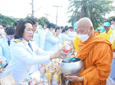 ร่วมพิธีสวดพระพุทธมนต์ และทำบุญตักบาตรถวายพระราชกุศล ... พารามิเตอร์รูปภาพ 9