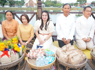 ร่วมพิธีทำบุญตักบาตรรับอรุณแห่งความสุขเริ่มต้นงานลอยกระทงเผาเทียนเล่นไฟ ประจำปี 2566&quot; ... พารามิเตอร์รูปภาพ 7