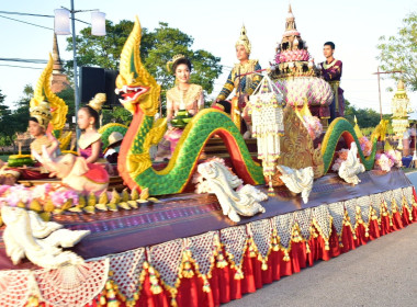 พิธีเปิดงานประเพณีลอยกระทง เผาเทียน เล่นไฟ จังหวัดสุโขทัย ... พารามิเตอร์รูปภาพ 6