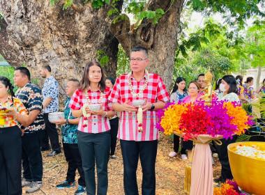 พิธีรดน้ำดำหัวผู้ว่าราชการจังหวัดสุโขทัย เนื่องในกิจกรรม ... พารามิเตอร์รูปภาพ 2