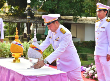 เข้าร่วมพิธีถวายเครื่องราชสักการะและวางพานพุ่ม ... พารามิเตอร์รูปภาพ 2
