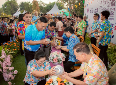 พิธีสรงน้ำพระบรมราชานุสาวรีย์พ่อขุนศรีอินทราทิตย์ ... พารามิเตอร์รูปภาพ 7